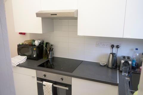 2 bedroom house to rent, 8 Thornville View, LS6 1JP