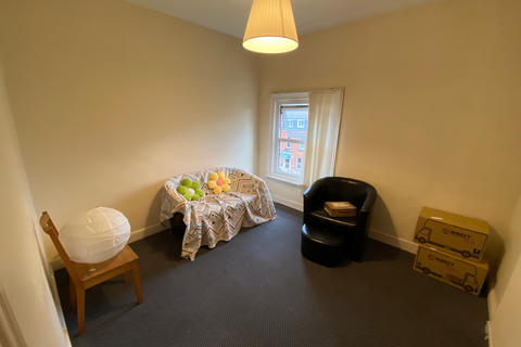 2 bedroom flat to rent, Flat 5, 7 Kelso Road, LS2 9PR