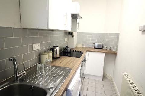 2 bedroom flat to rent, Flat 1, 7 Kelso Road, LS2 9PR