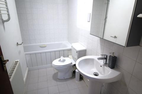 2 bedroom flat to rent, Flat 1, 7 Kelso Road, LS2 9PR