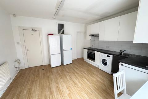 4 bedroom house to rent, 66 Manor Drive, LS6 1DD
