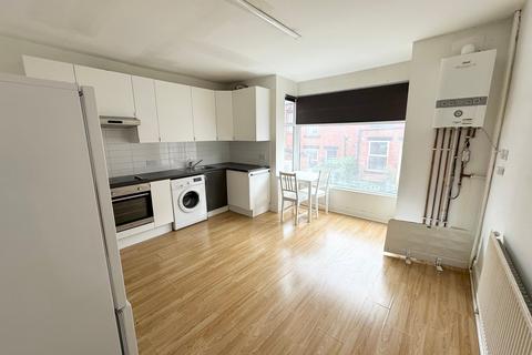 4 bedroom house to rent, 66 Manor Drive, LS6 1DD