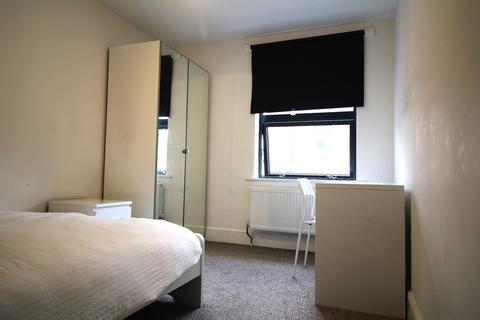 4 bedroom flat to rent, Flat 1, 65 Clarendon Road, LS2 9PB