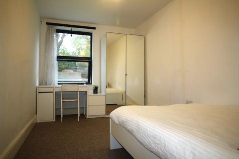 4 bedroom flat to rent, Flat 1, 65 Clarendon Road, LS2 9PB