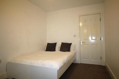 4 bedroom flat to rent, Flat 1, 65 Clarendon Road, LS2 9PB