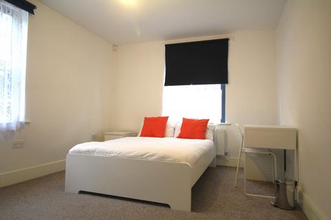 4 bedroom flat to rent, Flat 1, 65 Clarendon Road, LS2 9PB