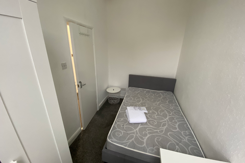 undefined, Flat 4, 6 Chestnut Avenue, LS6 1BA