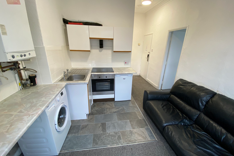 undefined, Flat 4, 6 Chestnut Avenue, LS6 1BA