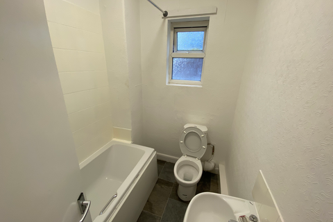undefined, Flat 4, 6 Chestnut Avenue, LS6 1BA