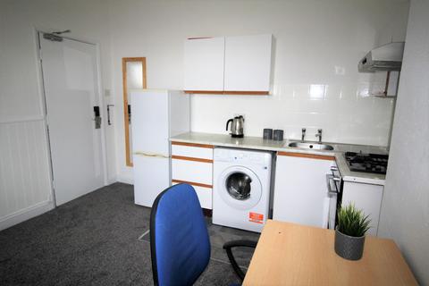 undefined, Flat 2, 6 Chestnut Avenue, LS6 1BA