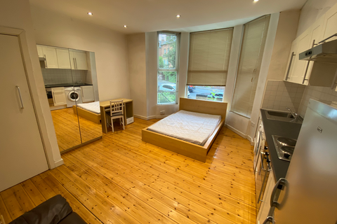 Studio to rent, Flat 2A, 55 Clarendon Road, LS2 9NZ