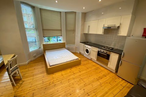 Studio to rent, Flat 2A, 55 Clarendon Road, LS2 9NZ