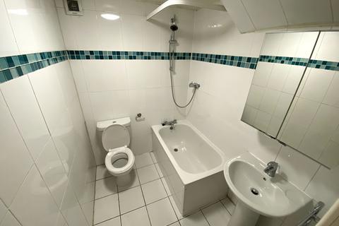 Studio to rent, Flat 2A, 55 Clarendon Road, LS2 9NZ