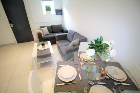 3 bedroom flat to rent, Flat 1, 55 Clarendon Road, LS2 9NZ