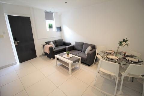 3 bedroom flat to rent, Flat 1, 55 Clarendon Road, LS2 9NZ