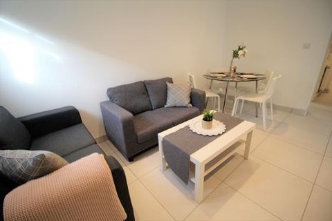 3 bedroom flat to rent, Flat 1, 55 Clarendon Road, LS2 9NZ