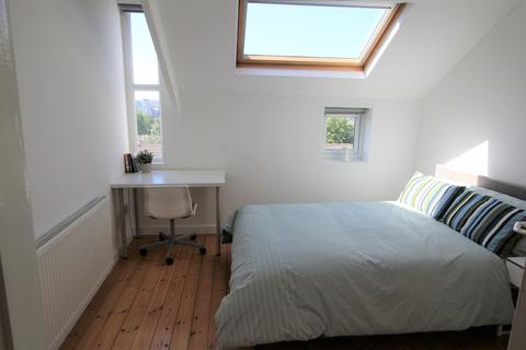Flat 4, 55 Clarendon Road, LS2 9NZ