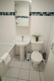 2 bedroom flat to rent, Flat 4, 55 Clarendon Road, LS2 9NZ