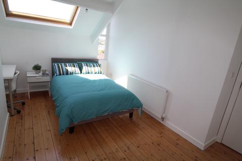 2 bedroom flat to rent, Flat 4, 55 Clarendon Road, LS2 9NZ