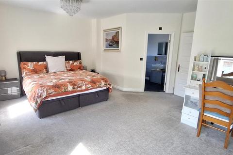 41 Ffordd Brenig, St Asaph, LL17 0EZ