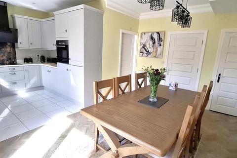 41 Ffordd Brenig, St Asaph, LL17 0EZ