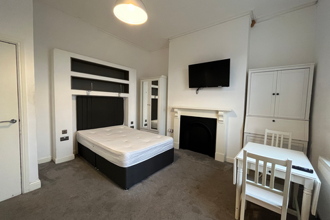 Studio to rent, Flat 3, 53 Clarendon Road, LS2 9NZ