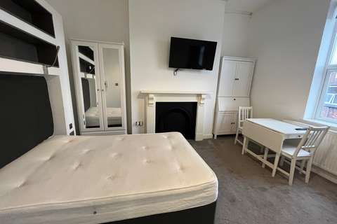 Studio to rent, Flat 3, 53 Clarendon Road, LS2 9NZ