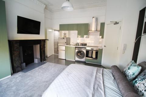 Studio to rent, Flat 1, 53 Clarendon Road, LS2 9NZ
