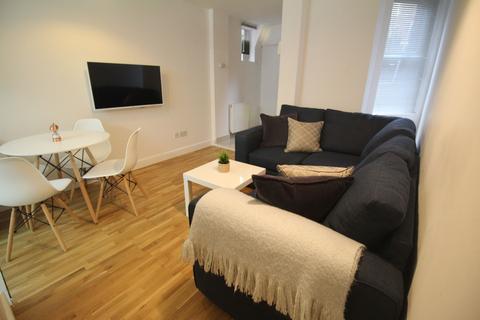 2 bedroom flat to rent, Basement Flat, 53 Clarendon Road, LS2 9NZ