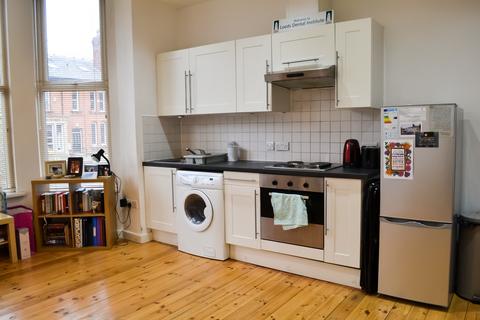 Studio to rent, 51 Clarendon Road