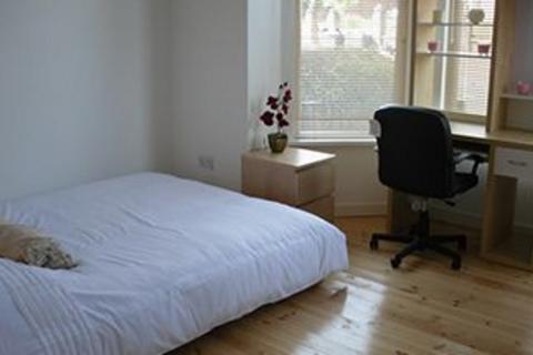 Studio to rent, 51 Clarendon Road
