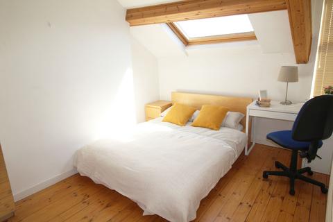 2 bedroom flat to rent, Flat 4, 51 Clarendon Road, LS2 9NZ