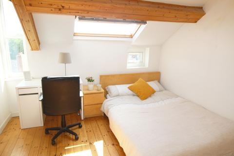 2 bedroom flat to rent, Flat 4, 51 Clarendon Road, LS2 9NZ