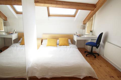 2 bedroom flat to rent, Flat 4, 51 Clarendon Road, LS2 9NZ