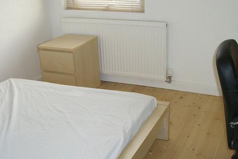 Flat 2B, 51 Clarendon Road, LS2 9NZ