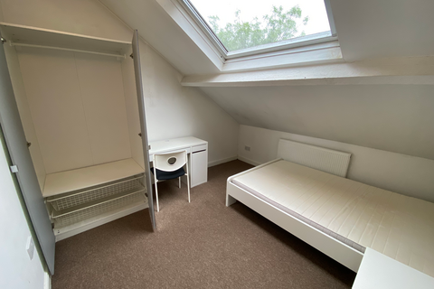 5 bedroom flat to rent, Top Flat, 5 Hyde Park Terrace, LS6 1BJ