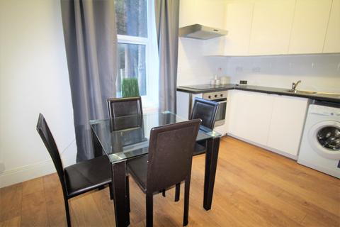 2 bedroom flat to rent, Ground Flat, 5 Hyde Park Terrace, LS6 1BJ