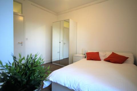 2 bedroom flat to rent, Ground Flat, 5 Hyde Park Terrace, LS6 1BJ