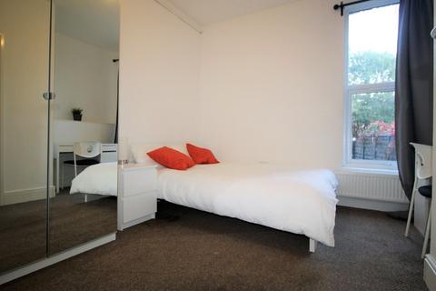 2 bedroom flat to rent, Ground Flat, 5 Hyde Park Terrace, LS6 1BJ