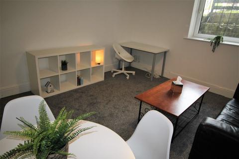 1 bedroom flat to rent, Basement Flat, 5 Hyde Park Terrace, LS6 1BJ