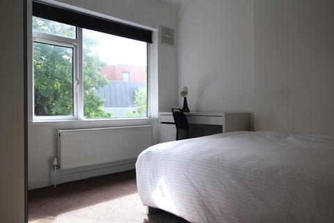 undefined, 42 Kelso Gardens, LS2 9PS