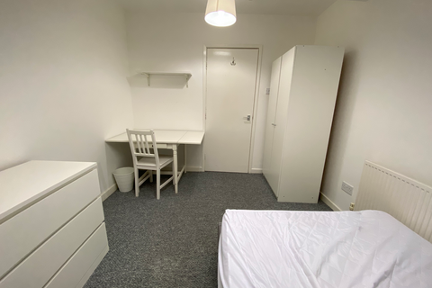 4 bedroom flat to rent, 26 Kelso Road