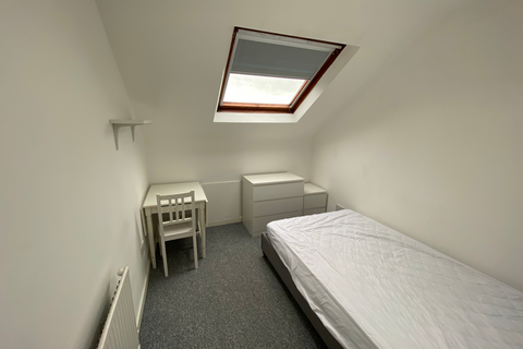 4 bedroom flat to rent, 26 Kelso Road