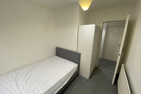 4 bedroom flat to rent, 26 Kelso Road