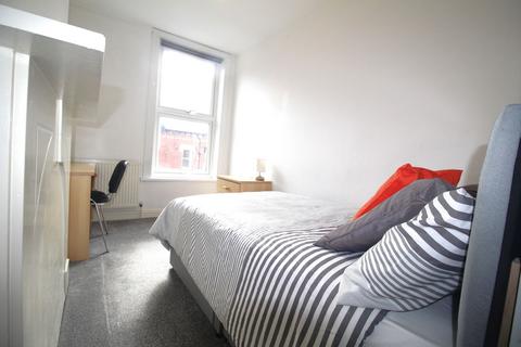 3 bedroom flat to rent, Flat 3, 23 Clarendon Place, LS2 9JN