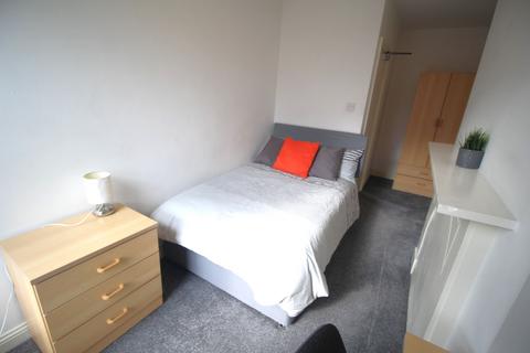 3 bedroom flat to rent, Flat 3, 23 Clarendon Place, LS2 9JN