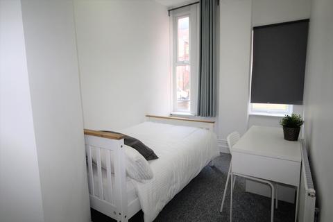 2 bedroom flat to rent, Flat 1, 23 Clarendon Place, LS2 9JN