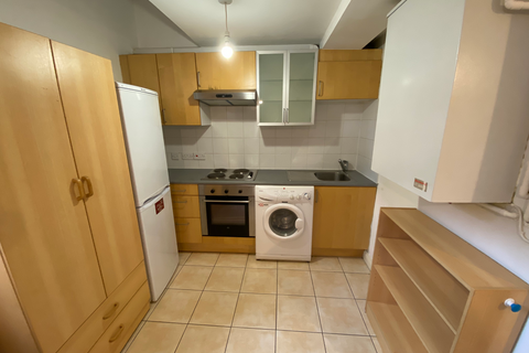 undefined, Flat 9, 221 Woodhouse Street, LS6 2UZ