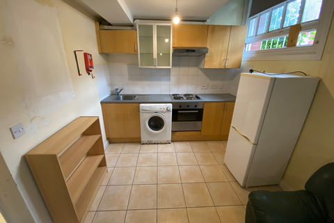 undefined, Flat 8, 221 Woodhouse Street, LS6 2UZ