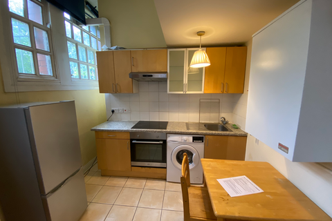 undefined, Flat 5, 221 Woodhouse Street, LS6 2UZ